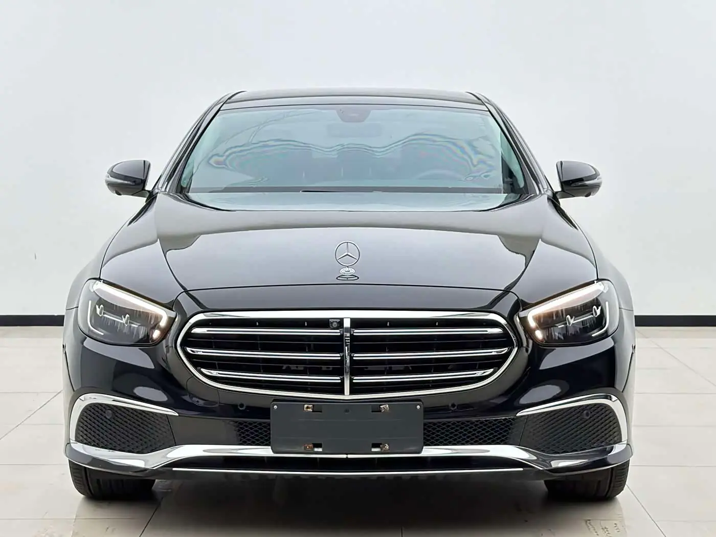 Mercedes-Benz E-Class 2023 — Photo 2/20