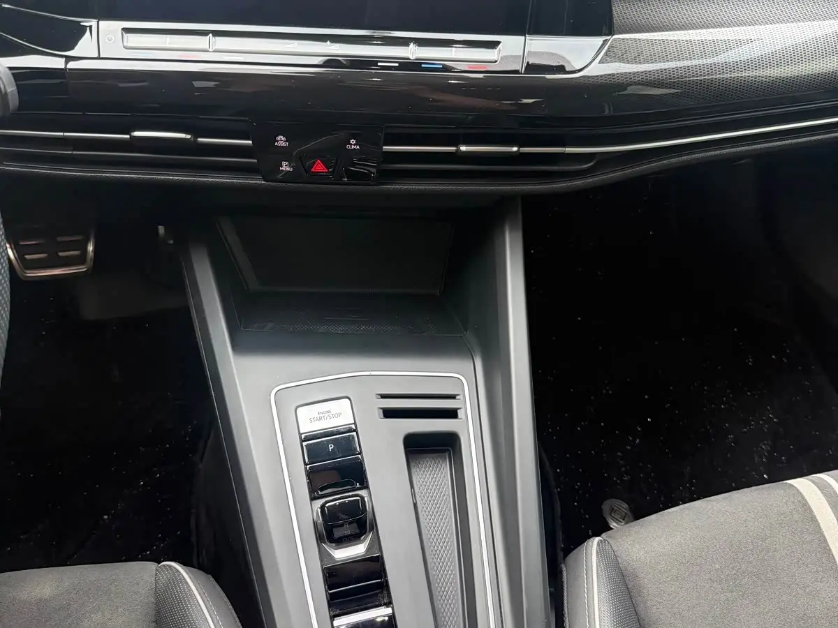 Volkswagen Golf 2022 — Photo 6/20