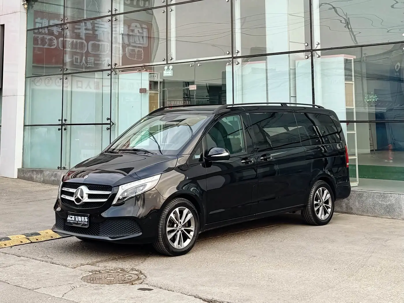 Mercedes-Benz V-Class 2020 — Фото 1/18