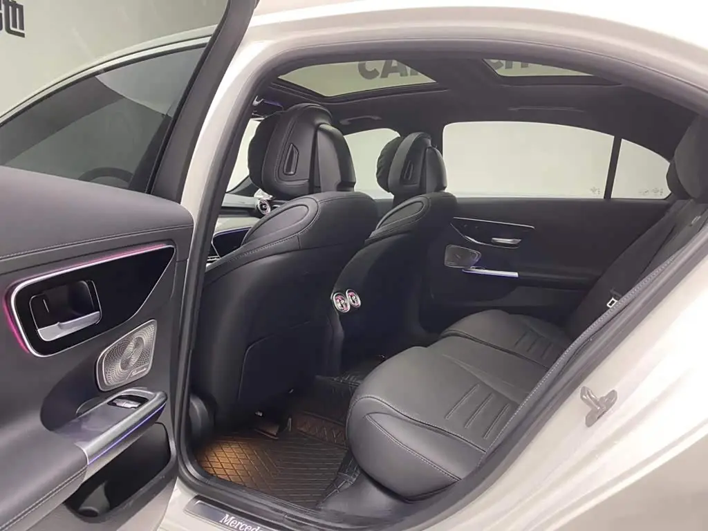 Mercedes-Benz C-Class 2025 — Photo 19/20