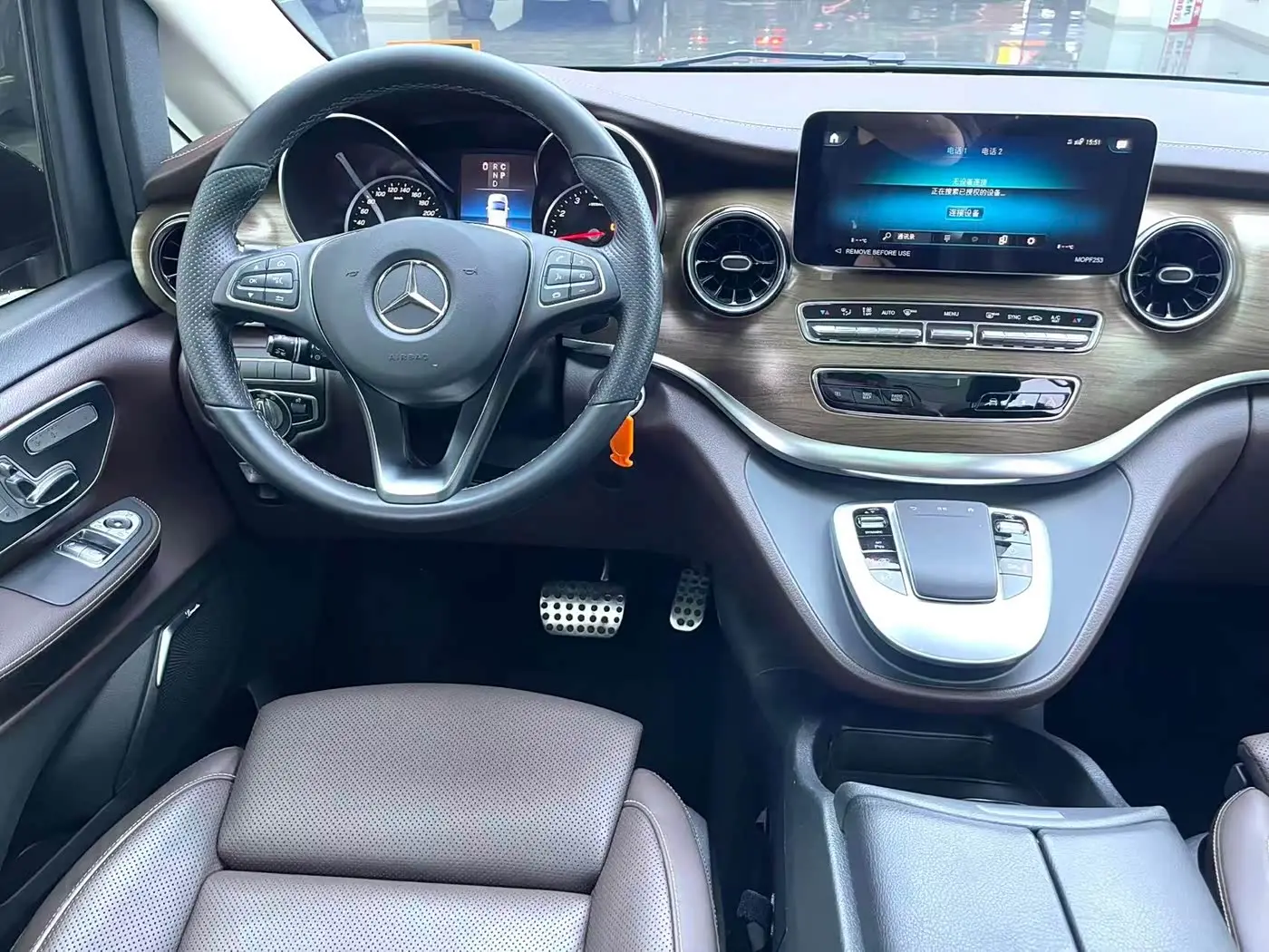 Mercedes-Benz V-Class 2023 — Photo 14/18