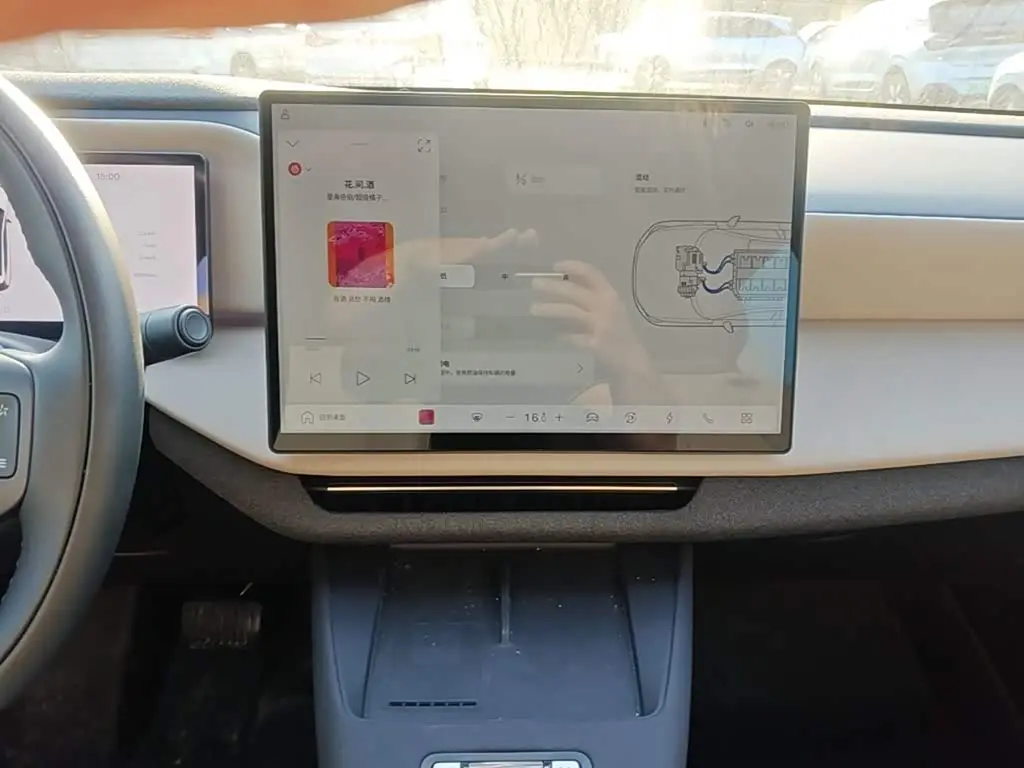 Volvo XC70 Plug-in Hybrid 2025 — Фото 13/20