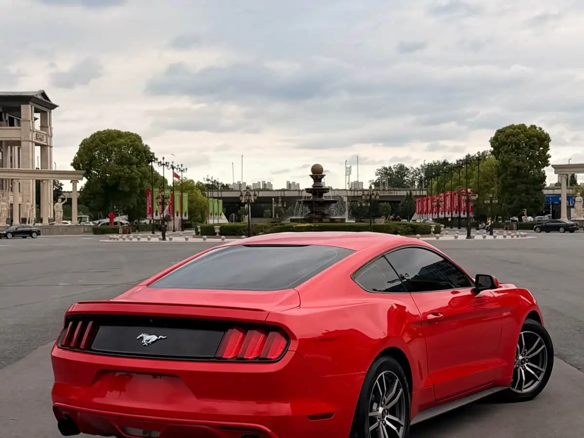 Ford Mustang 2017 — Фото 2/7
