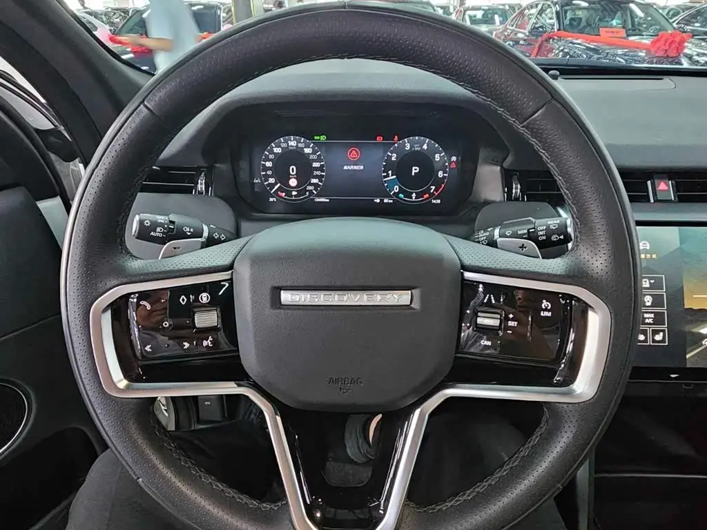 Land Rover Discovery Sport 2024 — Фото 12/13