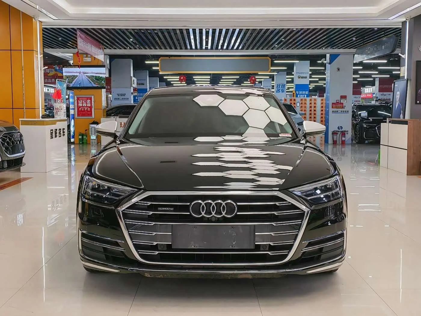Audi A8 2022 — Photo 2/9