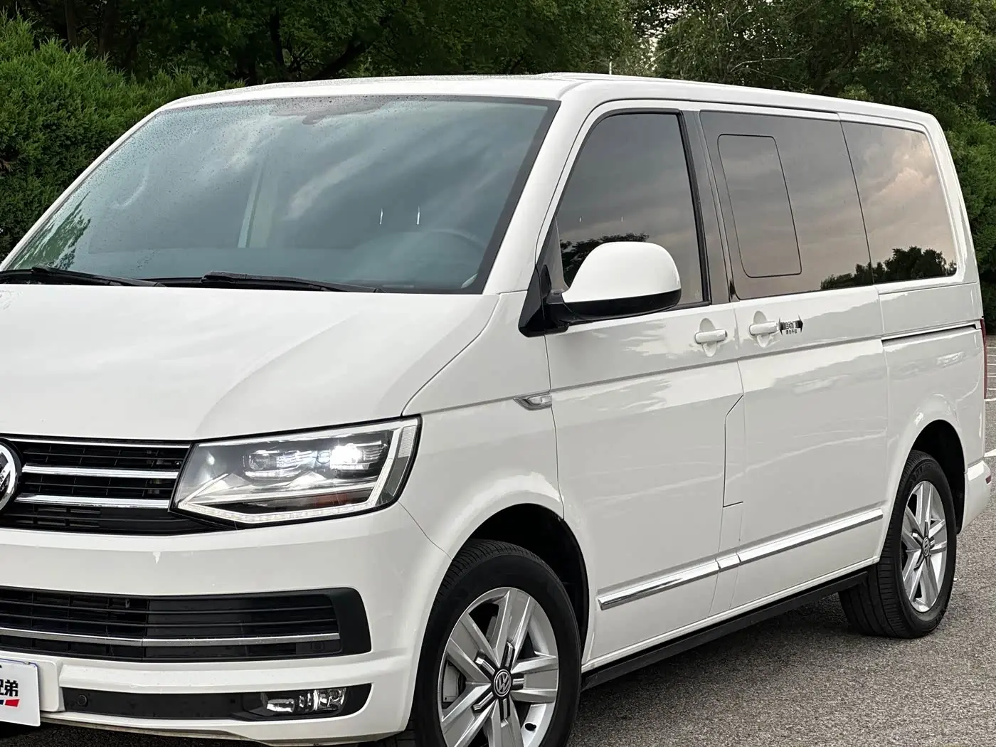 Volkswagen Multivan 2017 — ფოტო 2/20