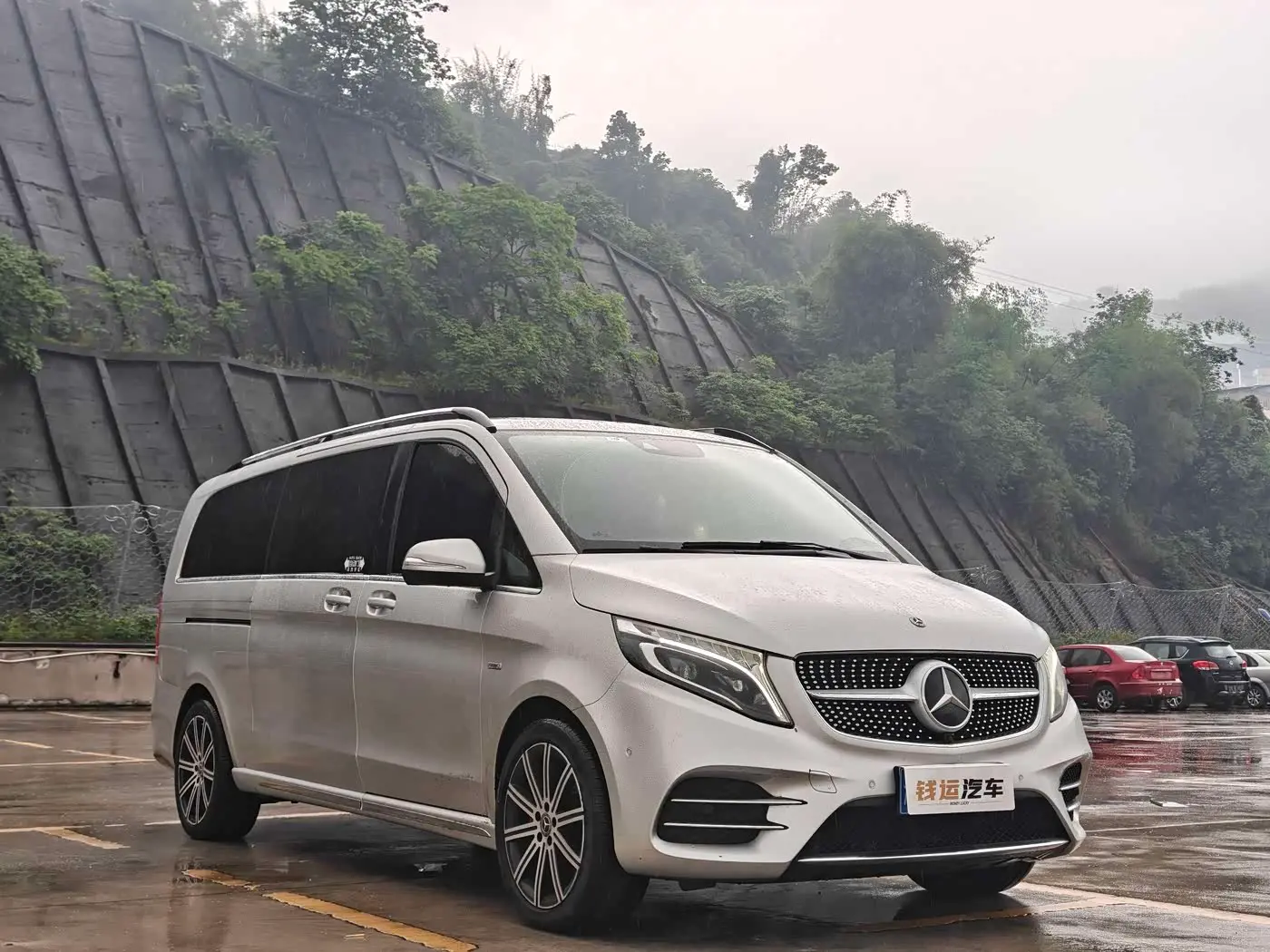 Mercedes-Benz V-Class 2023 — Photo 4/20