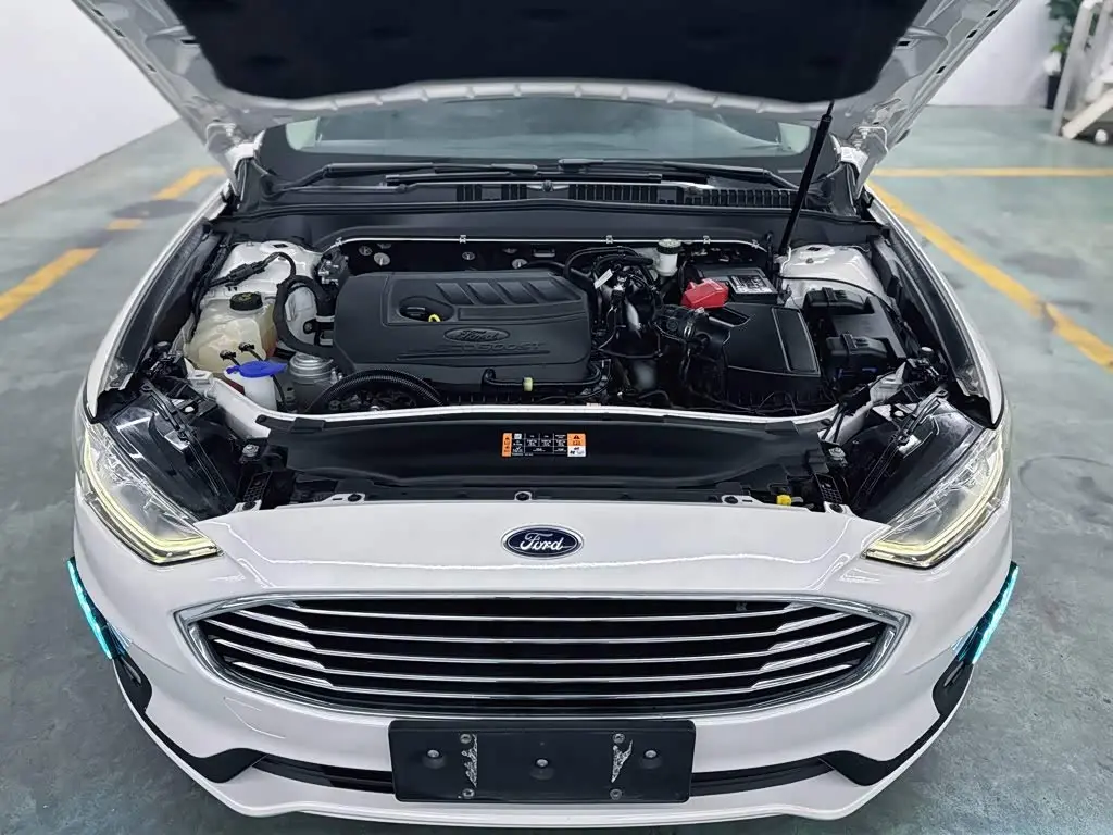 Ford Mondeo 2021 — Photo 13/20