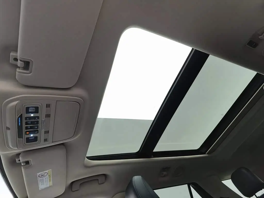 Ford Explorer 2021 — Photo 14/20
