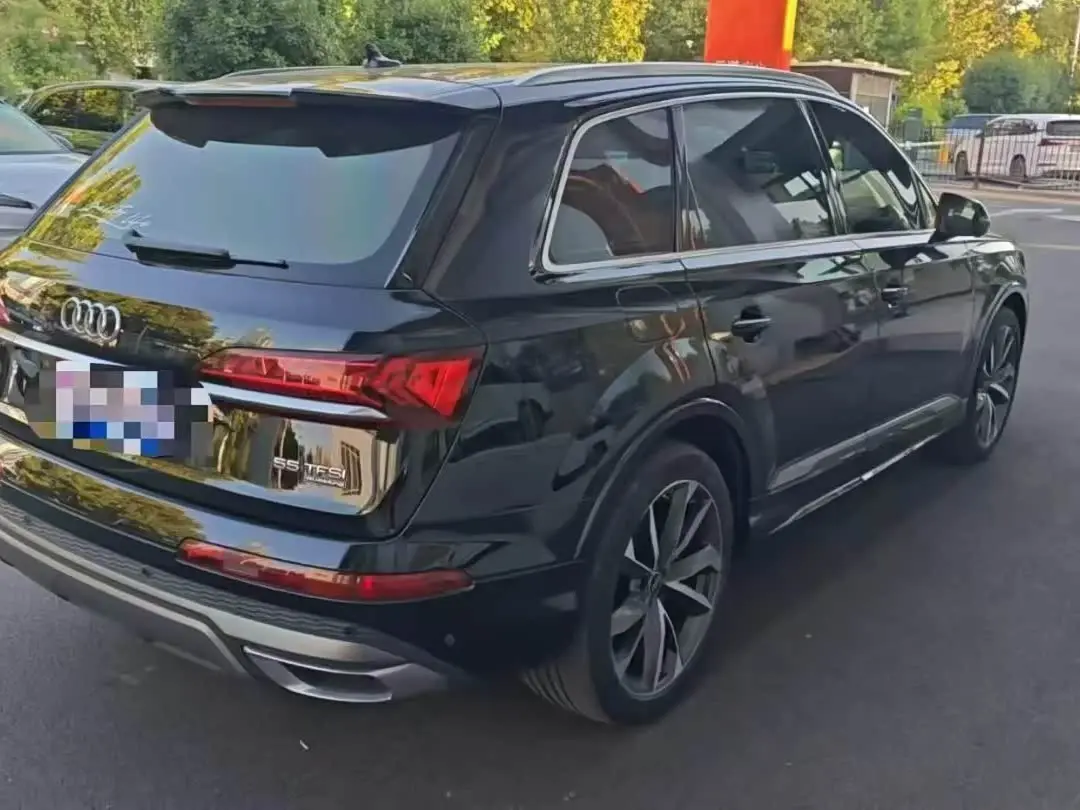 Audi Q7 2023 — Photo 2/9