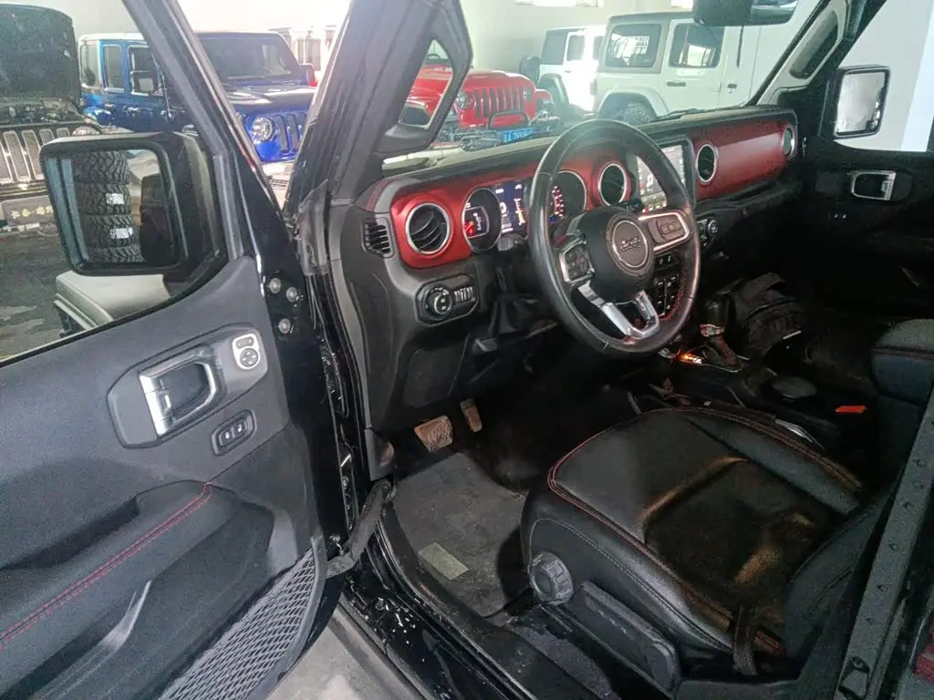 Jeep Wrangler 2022 — Фото 13/20