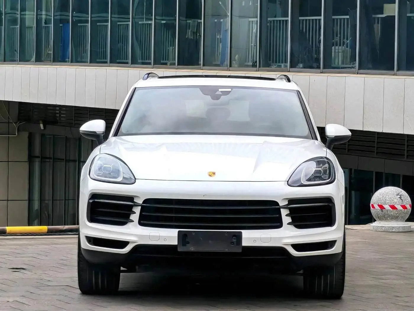 Porsche Cayenne 2019 — Фото 2/17