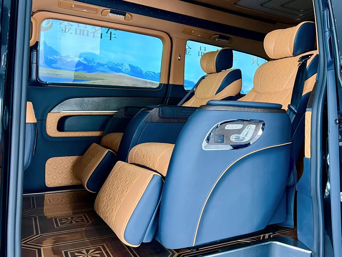 Mercedes-Benz V-Class 2021 — Photo 10/20