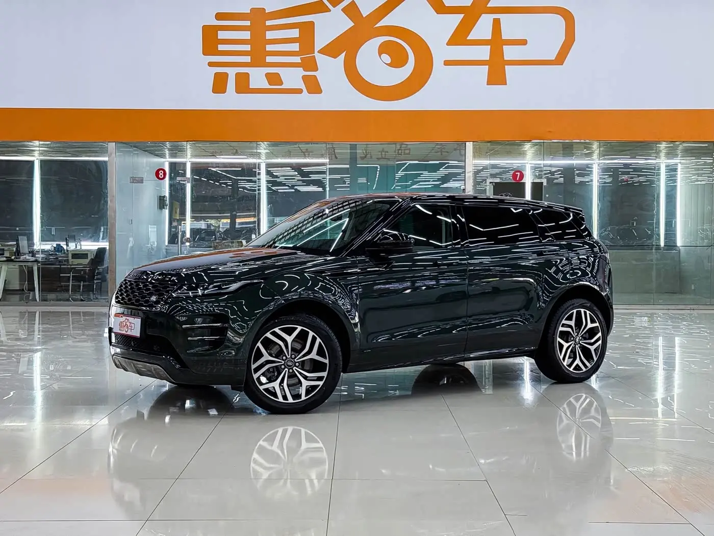 Land Rover Range Rover Evoque 2022 — Фото 2/14