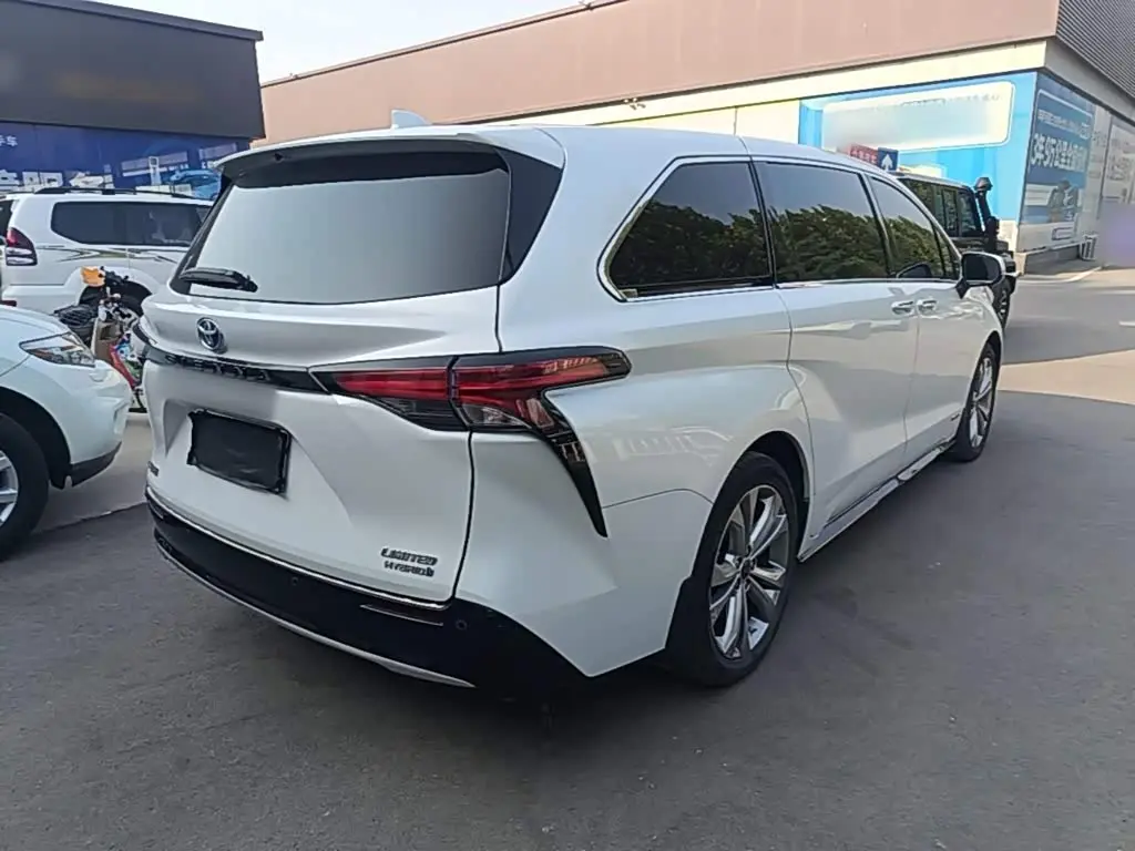 Toyota Sienna 2023 — ფოტო 7/20