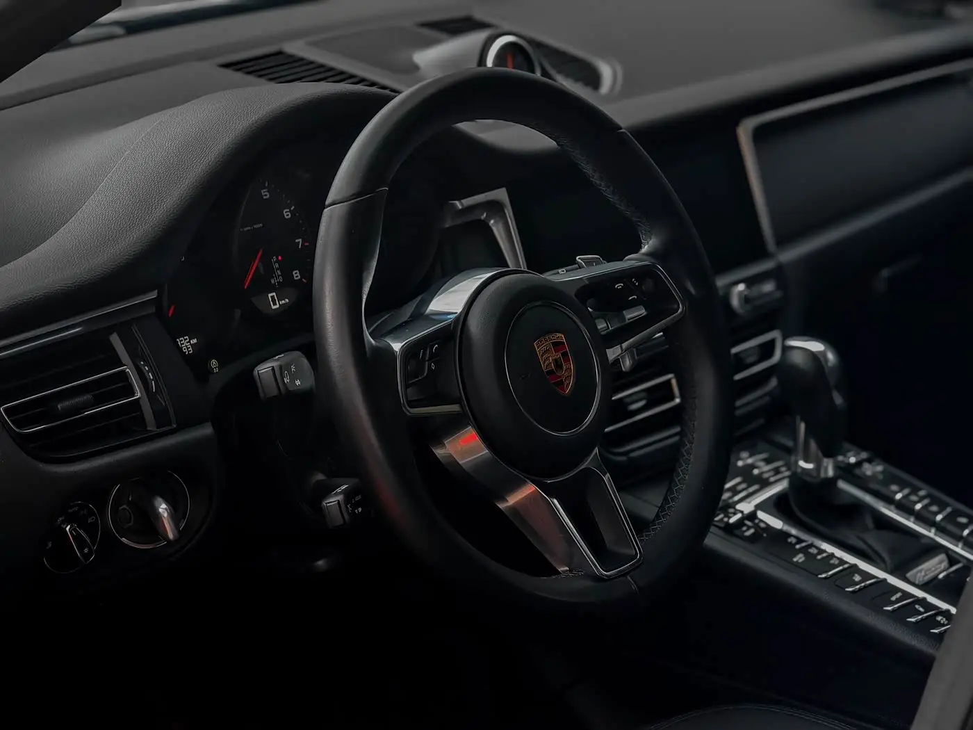 Porsche Macan 2019 — Фото 19/20