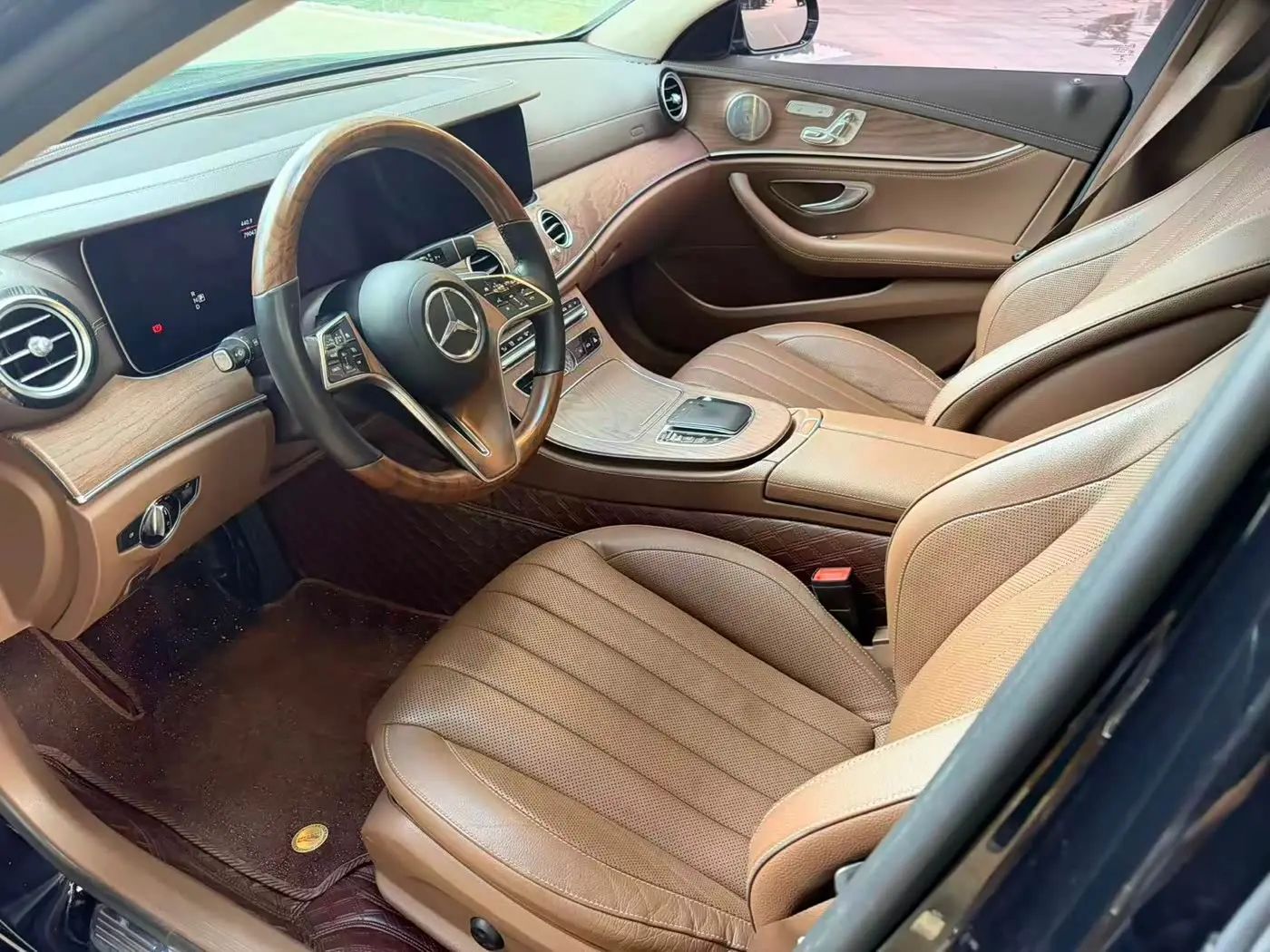 Mercedes-Benz E-Class 2020 — Photo 6/10