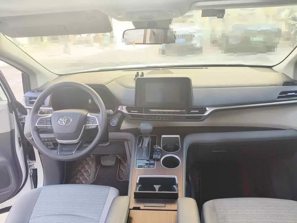 Toyota Sienna 2024 — Photo 12/13