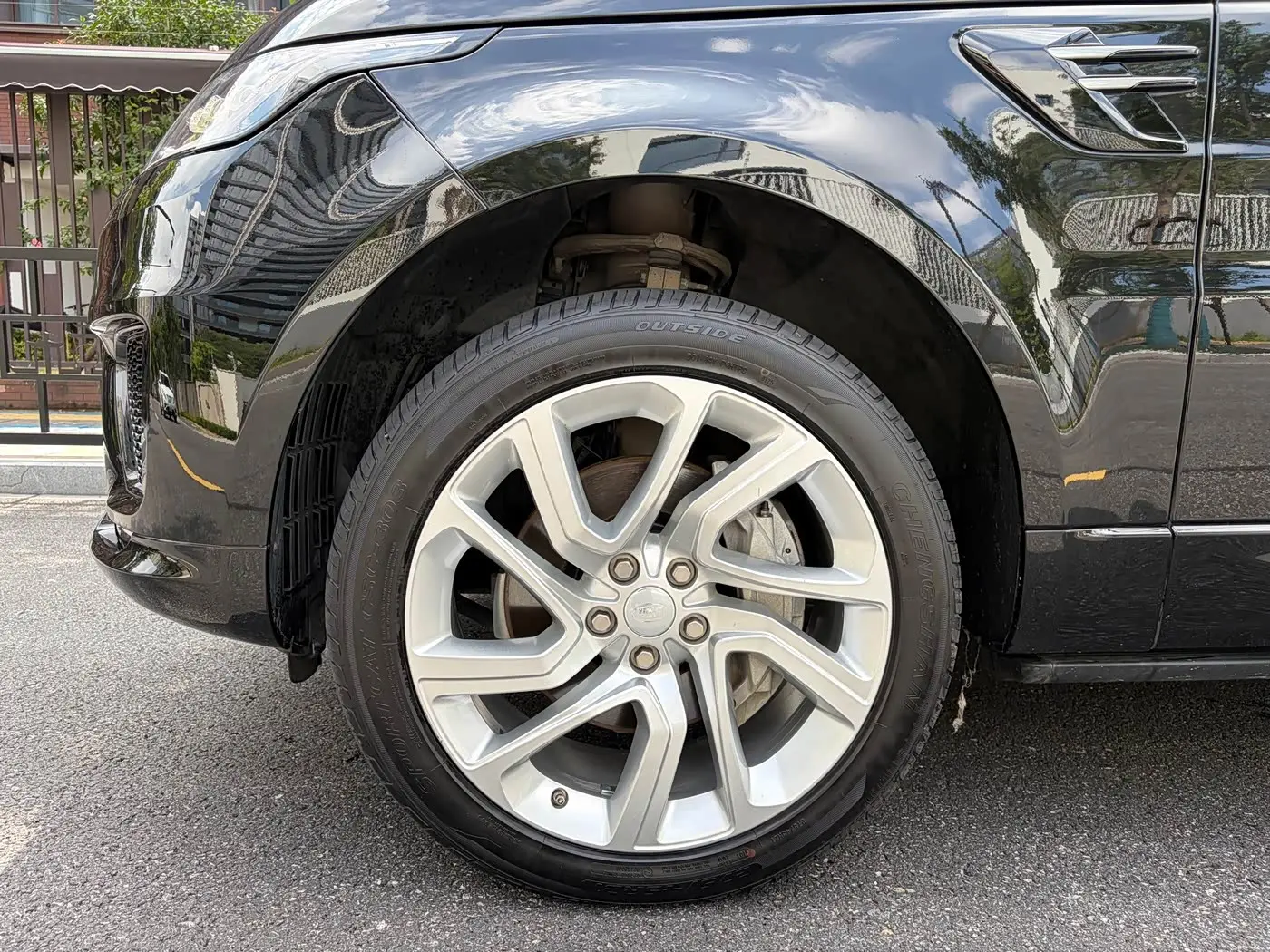 Land Rover Range Rover Sport 2020 — Фото 4/20