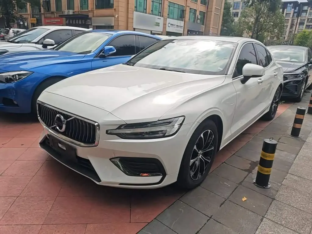 Volvo S60 2021 — Фото 1/20