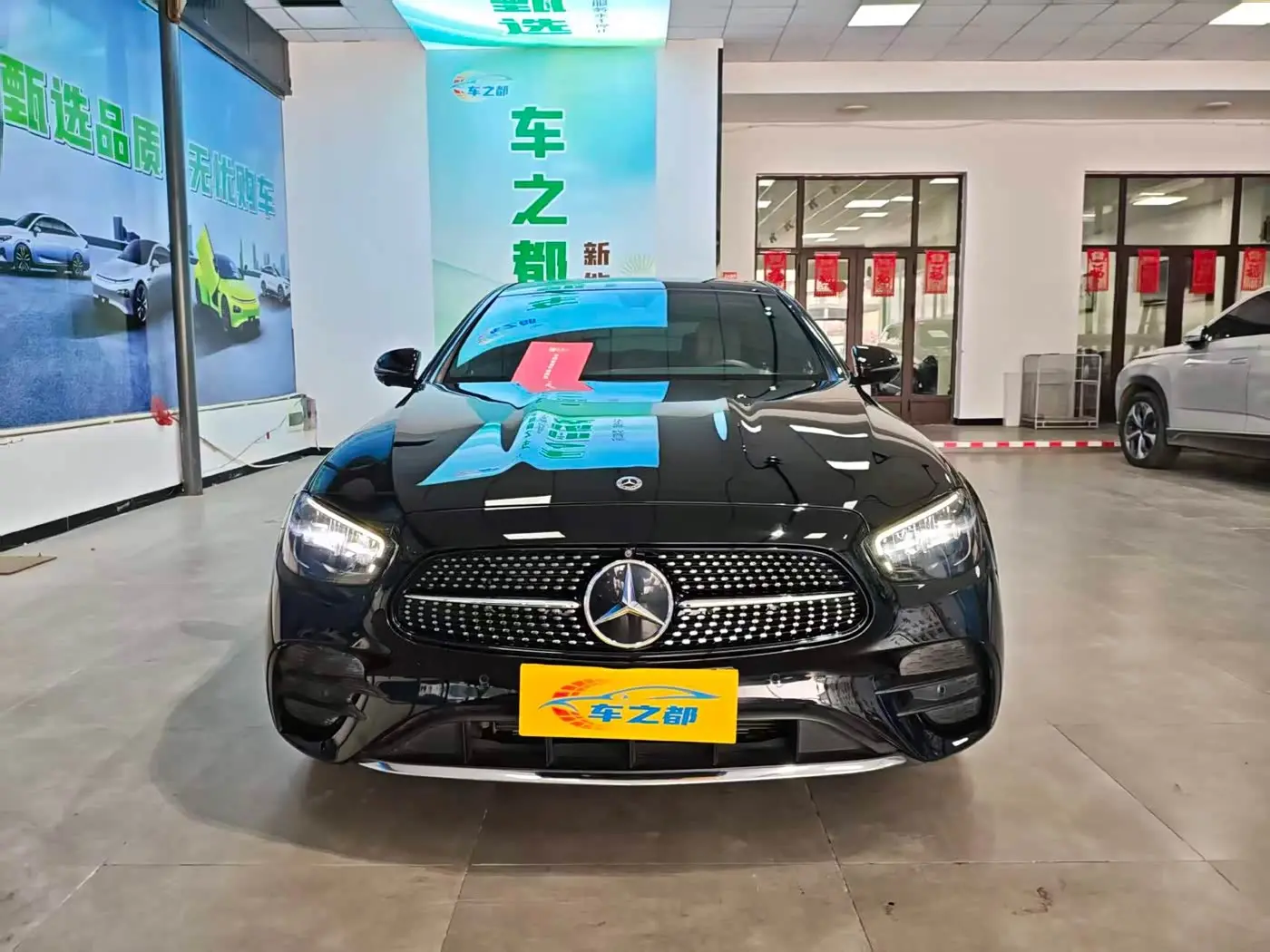 Mercedes-Benz E-Class 2022 — Photo 2/9