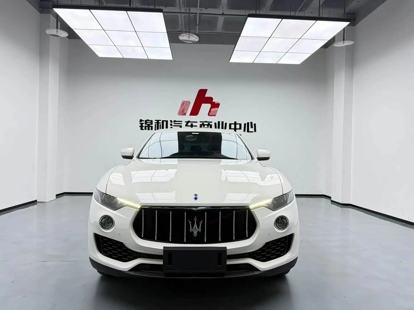 Maserati Levante 2018 — Фото 1/12