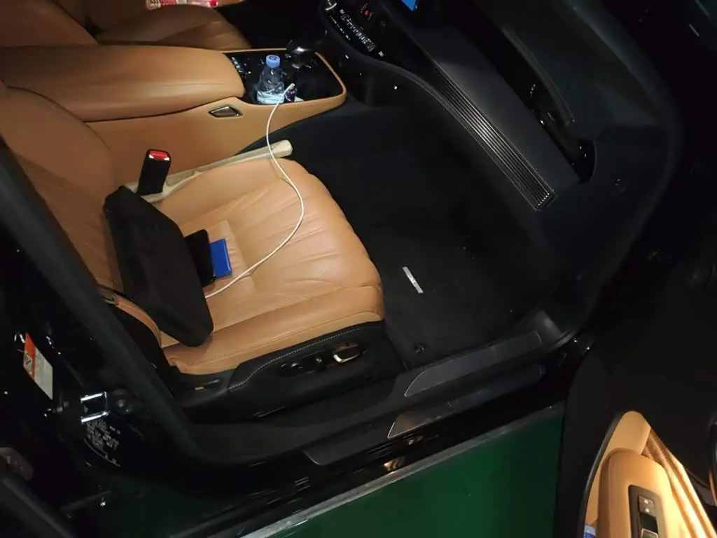 Lexus LS 2021 — Photo 19/20