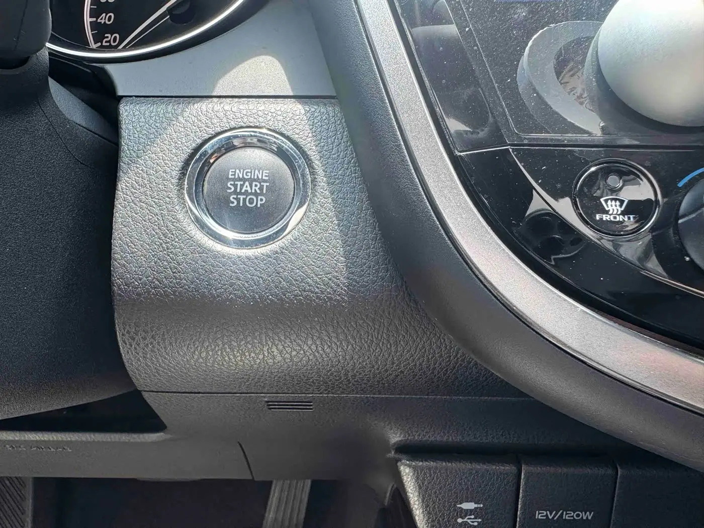 Toyota Camry 2019 — Photo 12/15