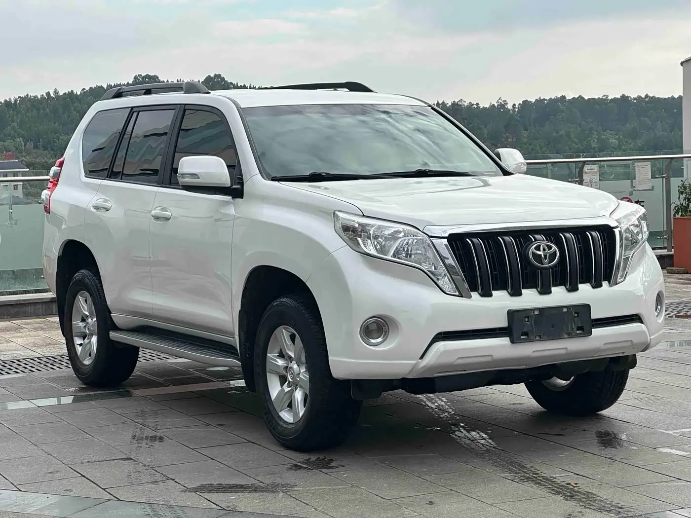 Toyota Prado 2017 — Photo 3/14
