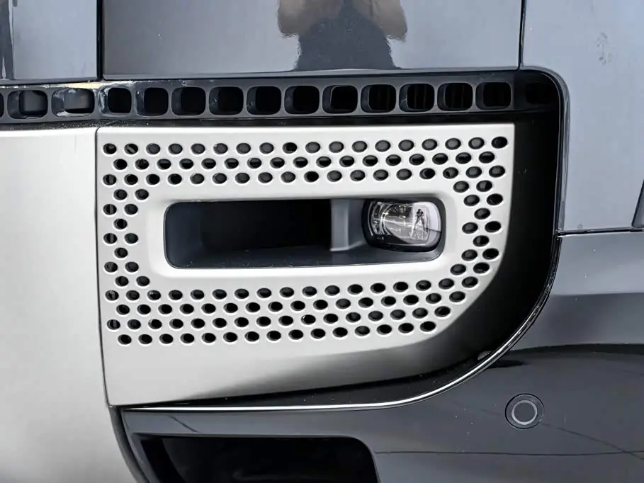 Land Rover Defender 2023 — Photo 10/20