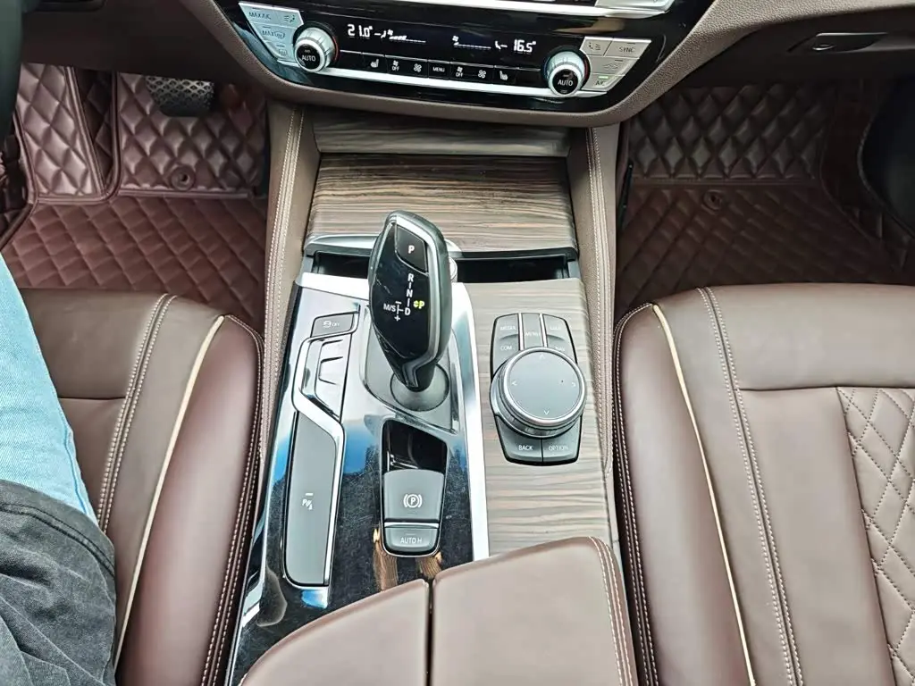BMW 5 Series 2020 — Photo 16/20