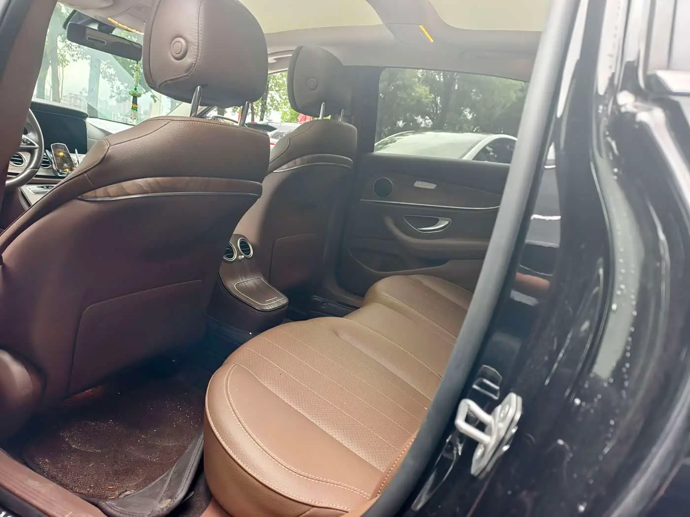 Mercedes-Benz E-Class 2023 — Şəkil 6/9
