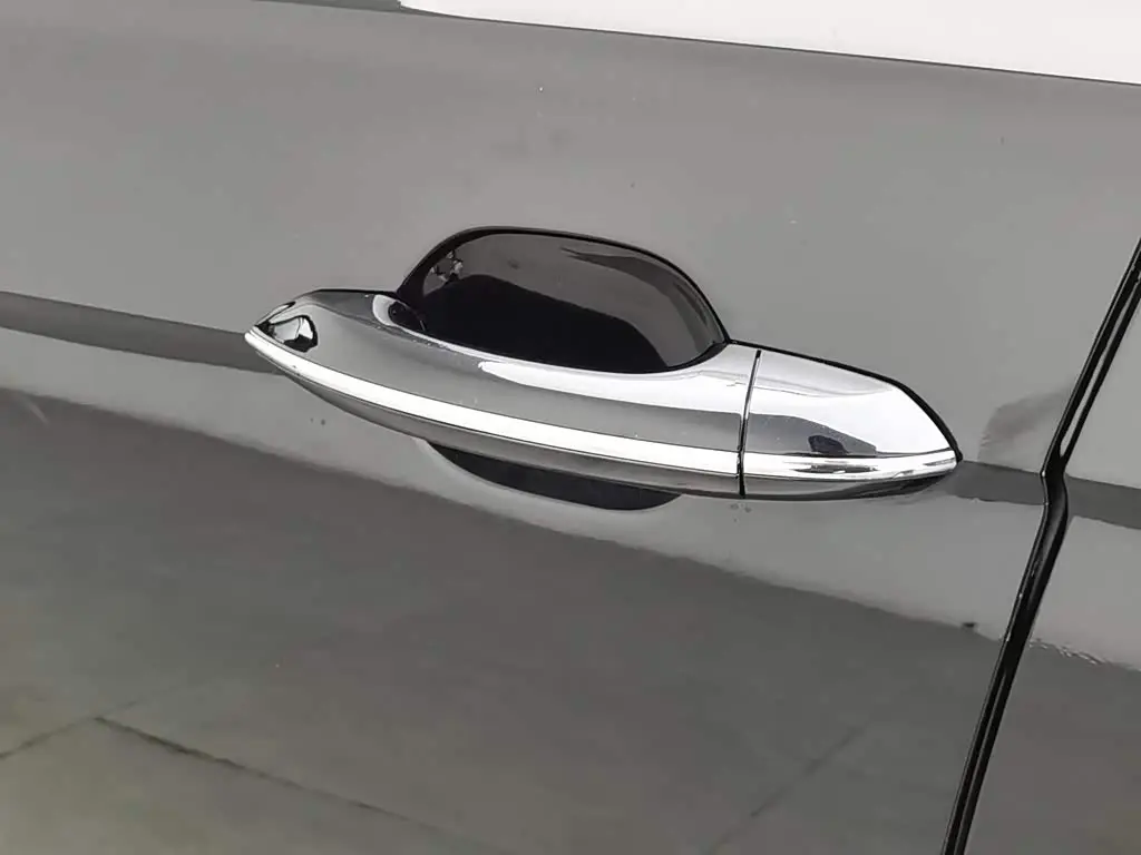 Volkswagen Passat 2023 — Photo 18/20