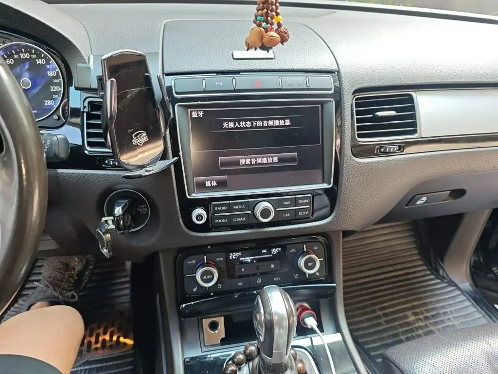 Volkswagen Touareg 2018 — ფოტო 14/20
