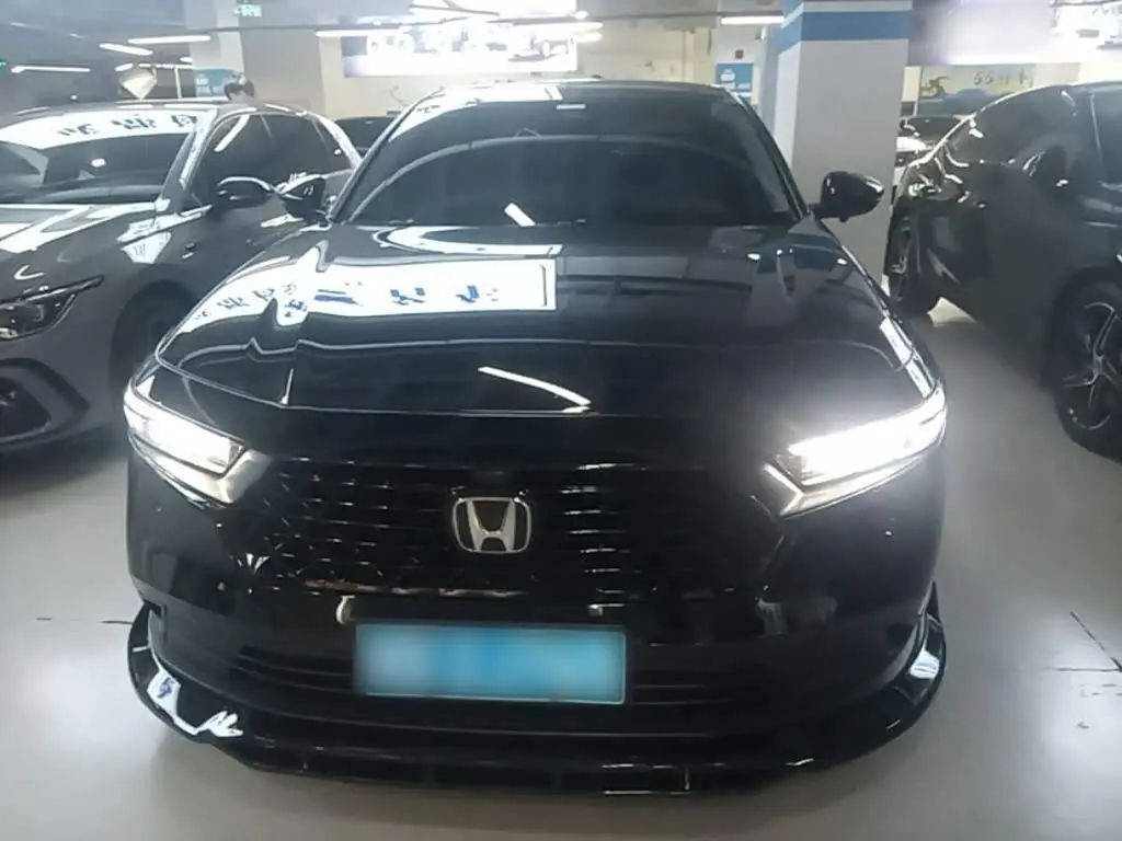 Honda Accord 2024 — Photo 2/19