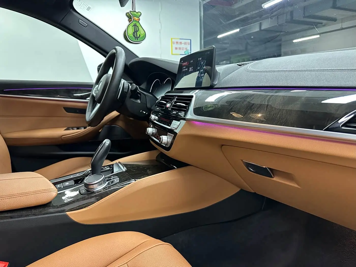 BMW 5 Series 2018 — Фото 18/19