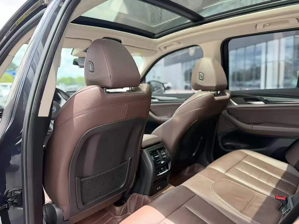 BMW X3 2021 — Photo 8/20
