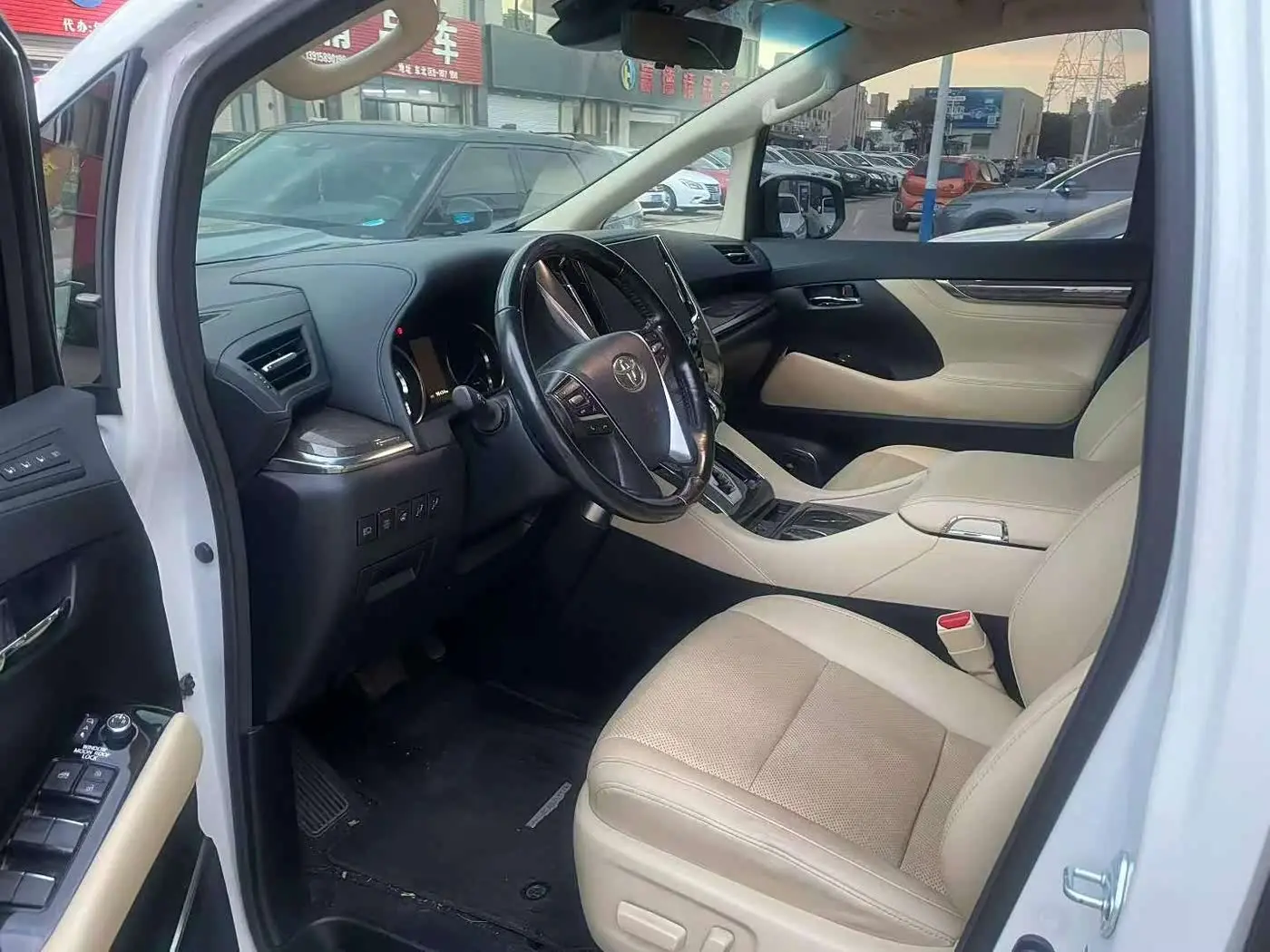 Toyota Alphard 2022 — Фото 2/6
