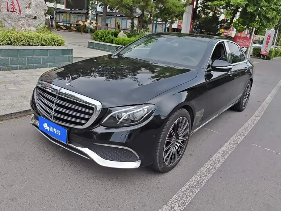 Mercedes-Benz E-Class 2019 — Photo 1/16