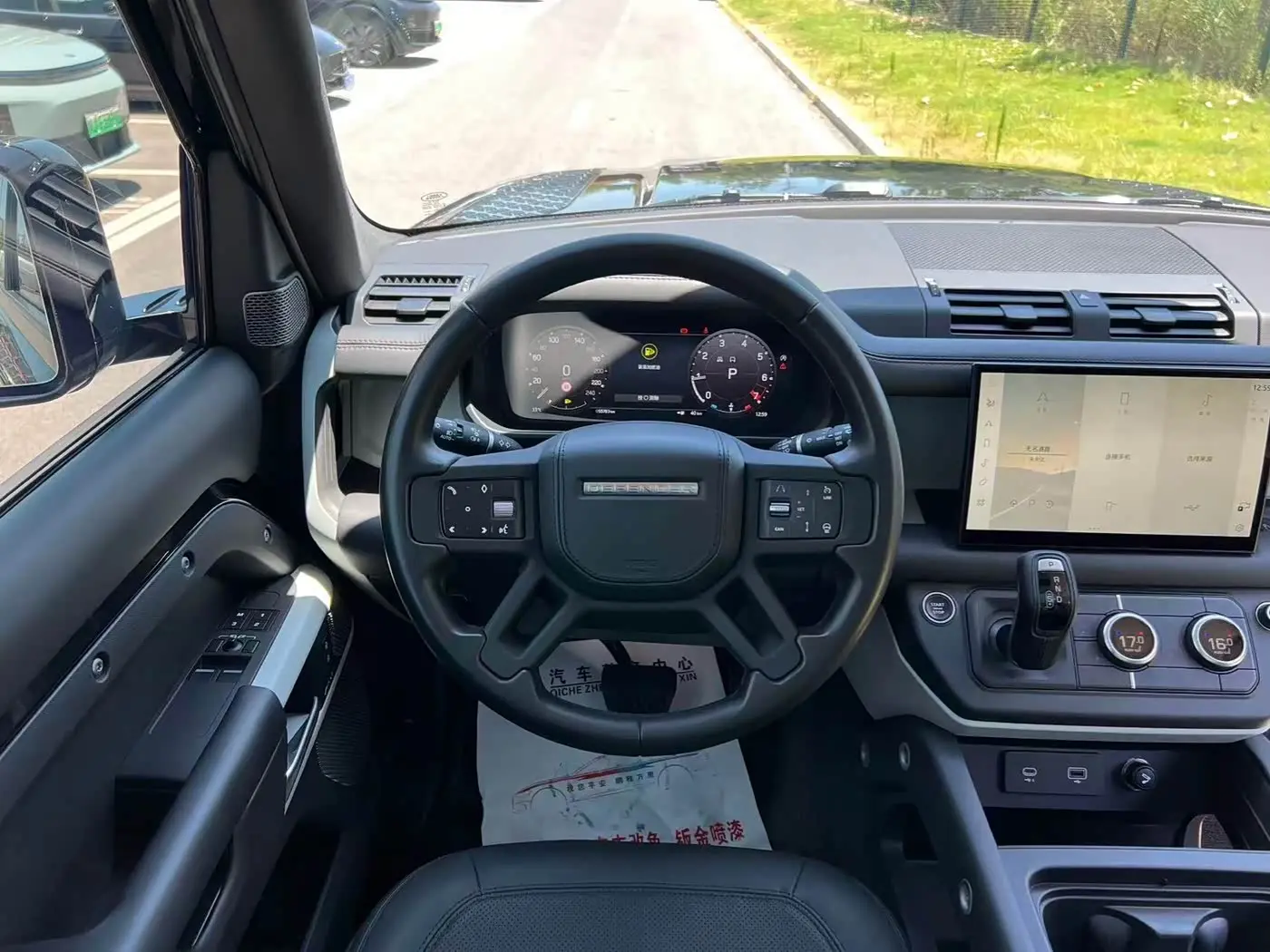 Land Rover Defender 2023 — Photo 12/15