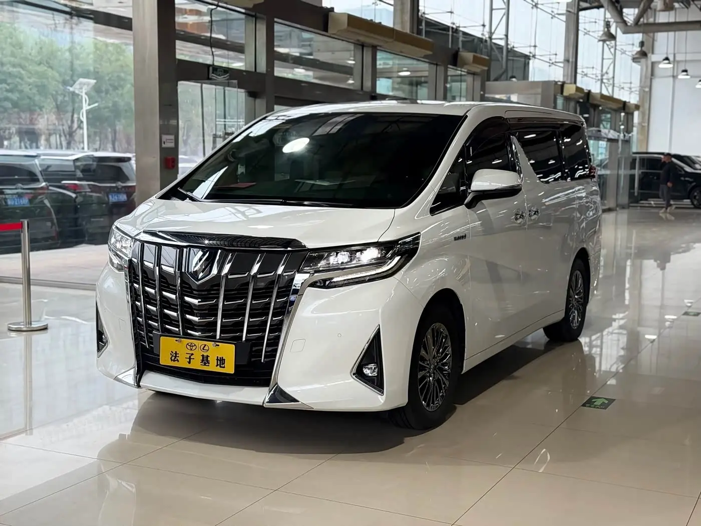 Toyota Alphard 2019 — Photo 3/20