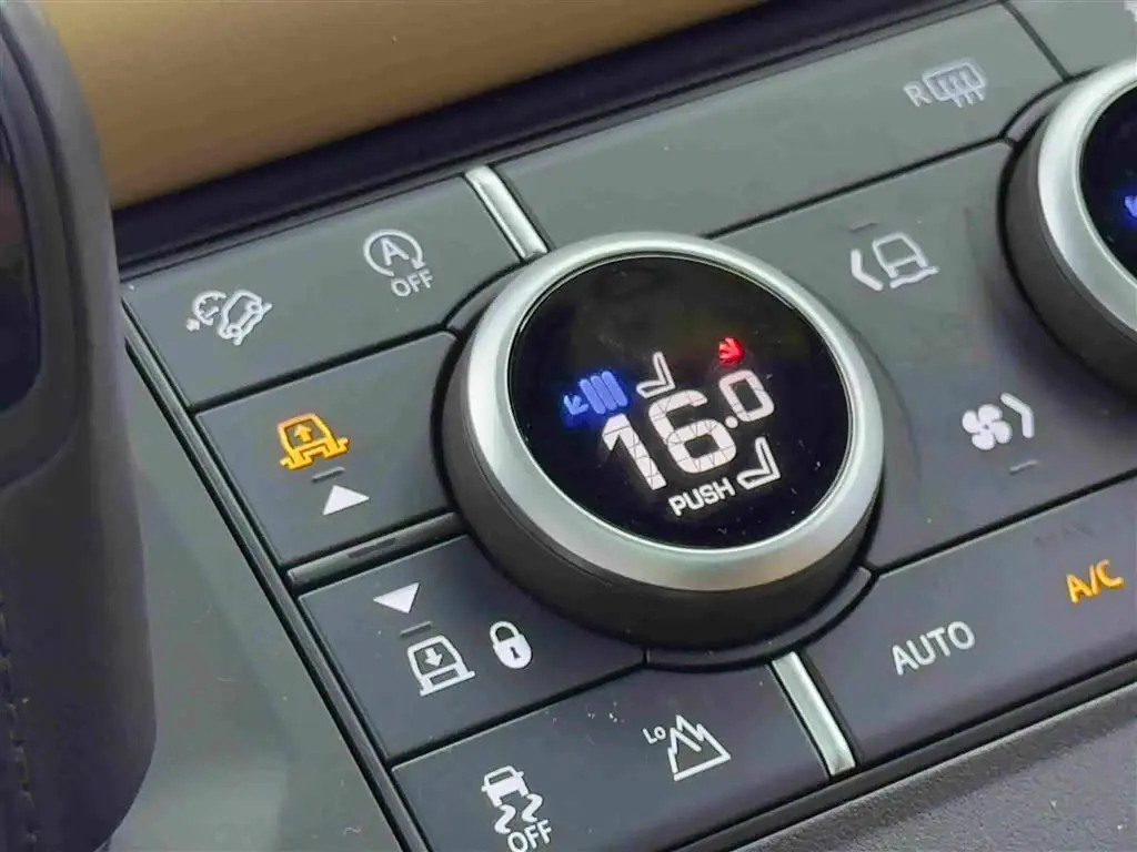 Land Rover Defender 2024 — Şəkil 16/17