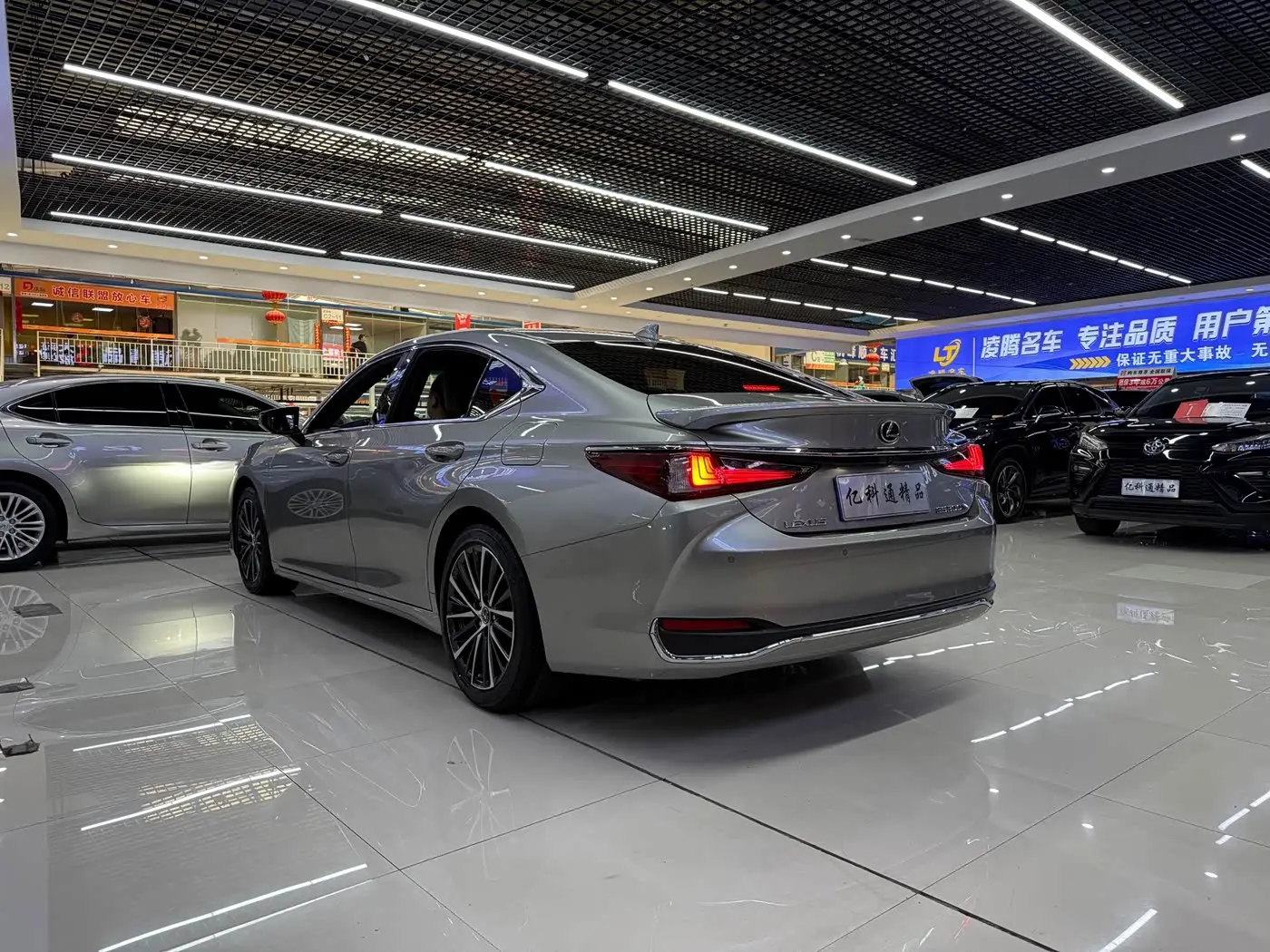 Lexus ES 2023 — Şəkil 6/17