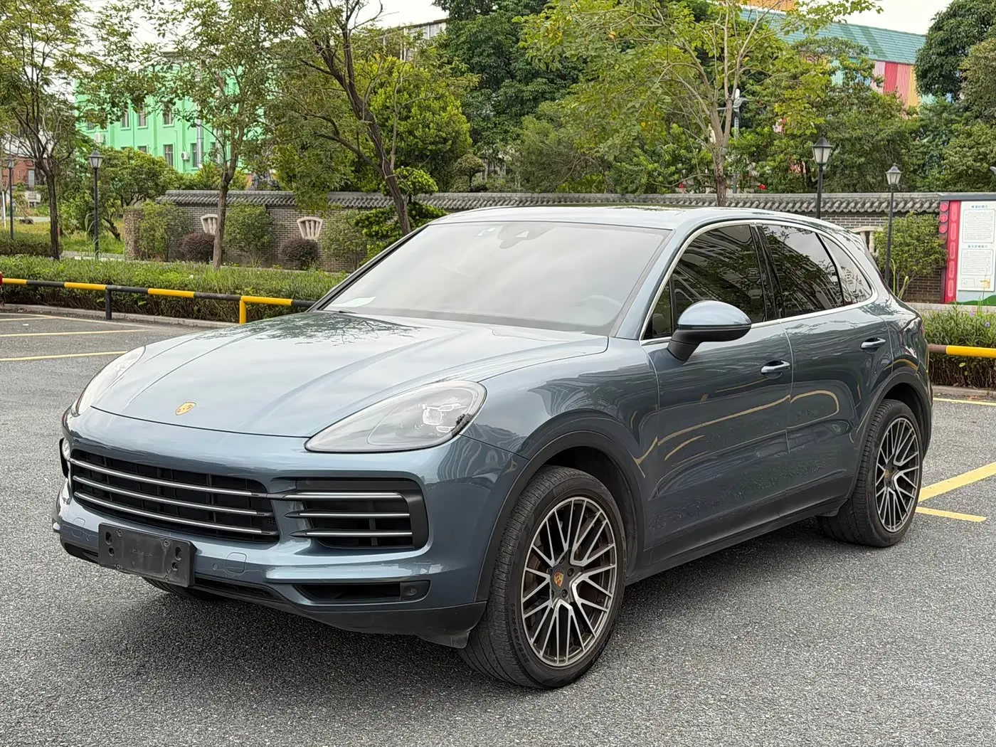 Porsche Cayenne 2018 — Фото 1/18