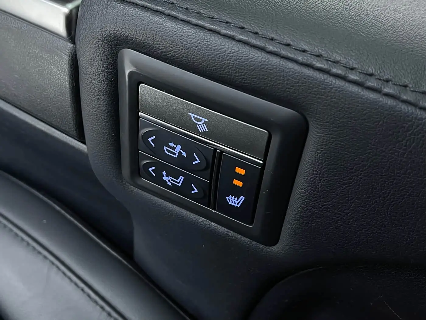 Toyota Vellfire 2020 — Photo 8/9