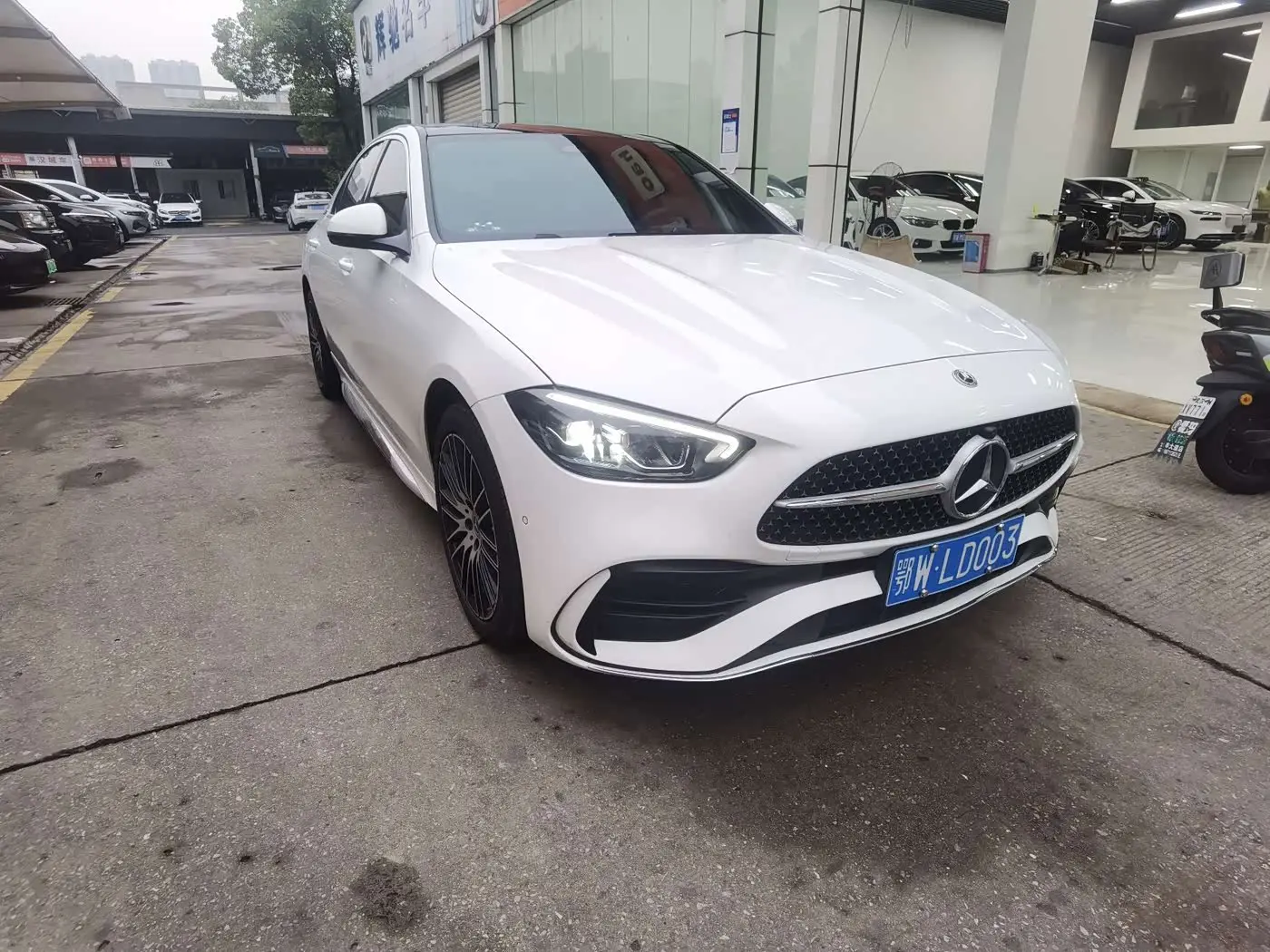 Mercedes-Benz C-Class 2025 — Photo 3/17