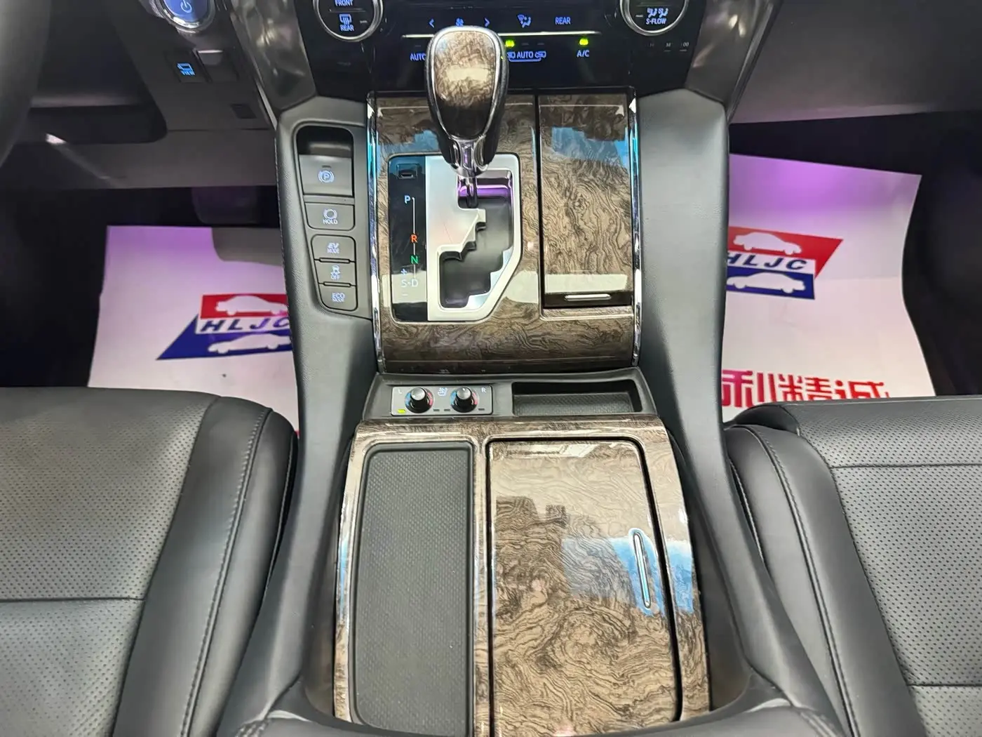 Toyota Alphard 2019 — Photo 12/20