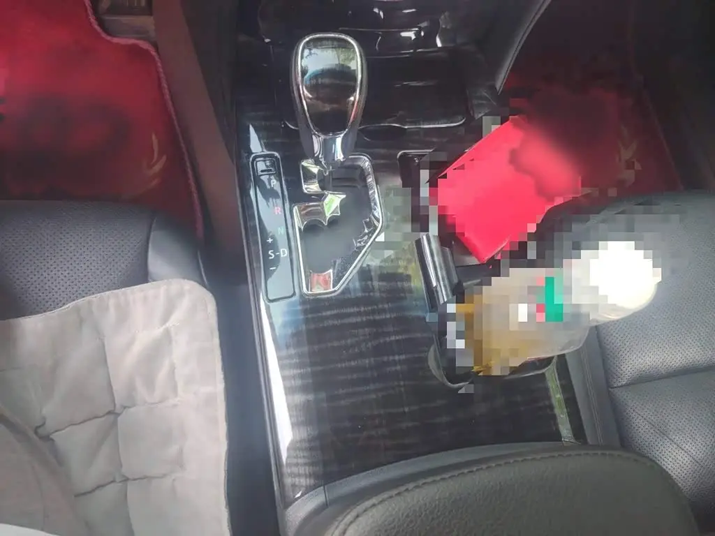 Toyota Crown 2015 — Photo 7/20