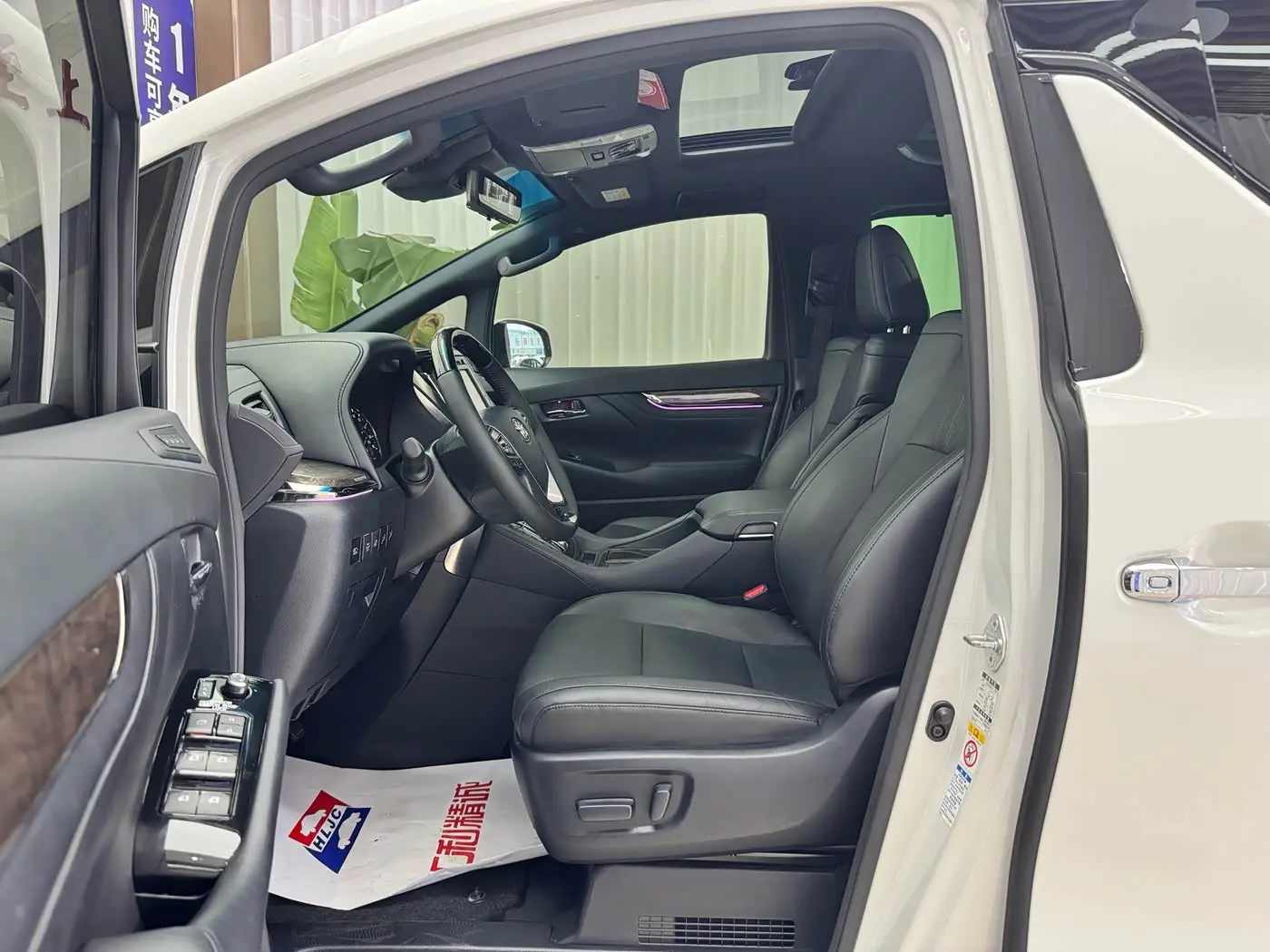 Toyota Alphard 2019 — Photo 7/20