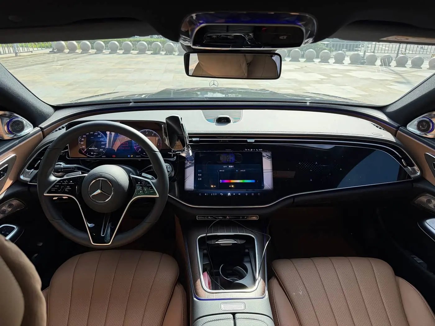 Mercedes-Benz E-Class 2025 — Photo 15/17